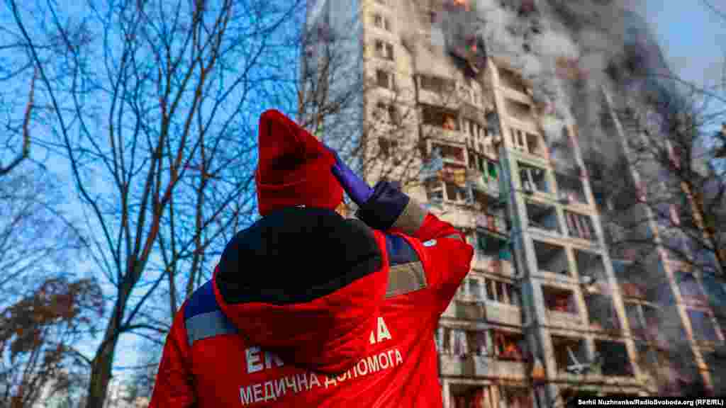 Наслідки обстрілу російськими військовими житлового будинку в Святошинському районі. Київ, 15 березня 2022 року