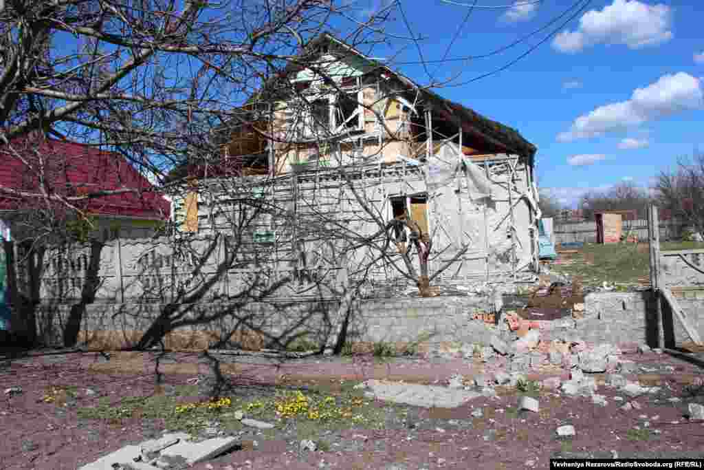 Зруйновані будинки у місті Гуляйполе Пологівського району Запорізької області, 6 квітня 2022 року