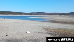 Обмелевшее Симферопольское водохранилище, архивное фото