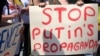 Проукраїнський протест проти політики президента Росії Володимира Путіна. Варшава, липень 2014 року